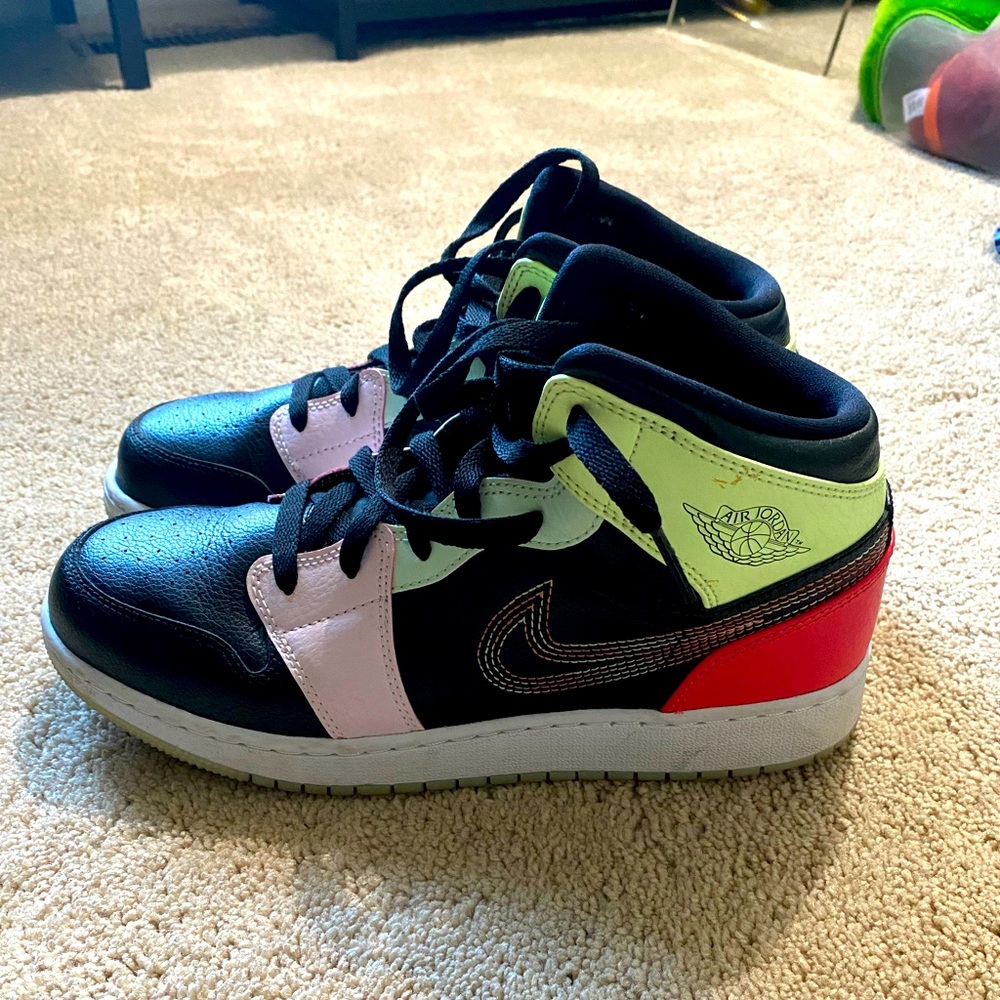 Boys Jordans Air Force Size 7 Multicolor